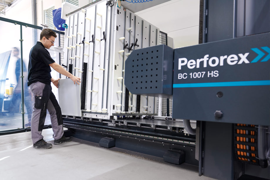 Automated: The Perforex cuts all necessary holes using data from the digital twin.