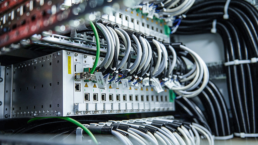 Reliably networked: Rack systems are also used for the secure and compact installation of network technology.