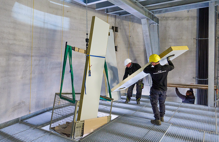 A glimpse deep inside the tower, where the Rittal security rooms are being installed. (© Michael Koch/Digital Fotogroup)