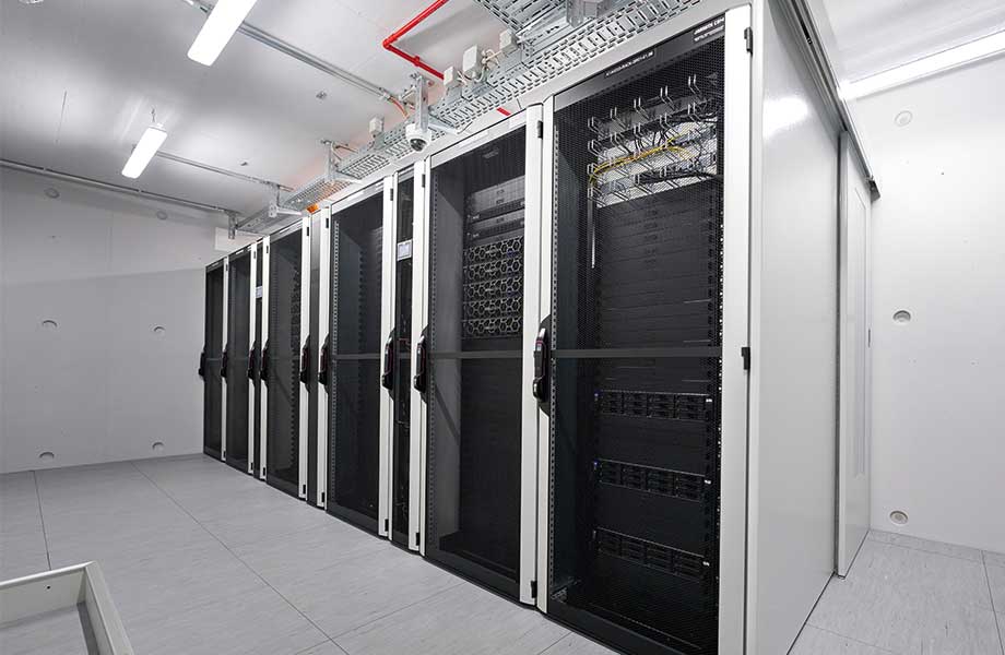 A reliable, secure, efficient and space-saving solution – the Rittal VX IT server racks offer BORA state-of-the-art possibilities. (© Digital Fotogroup/Michael Koch)