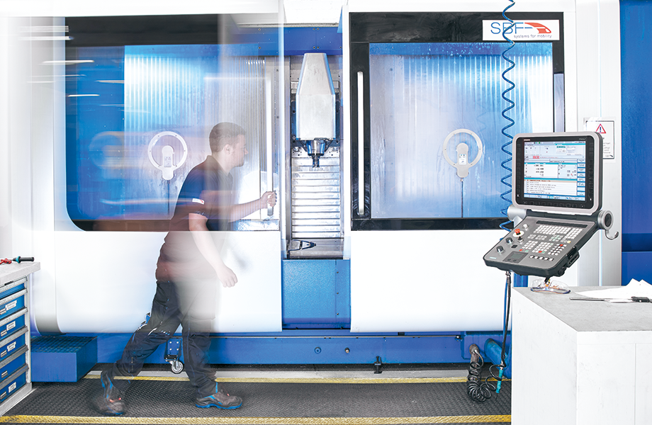 BIM-compliant data serves as the basis for developing LED lighting for interior and exterior applications. (© SBF)