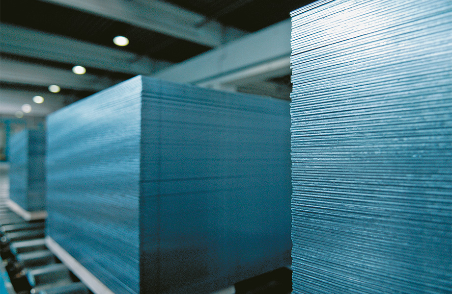 Easy to order from stock – thin sheet blanks in thicknesses ranging from 0.45 to 3 mm and in all kinds of steel grades. (© Digital Fotogroup/Michael Koch)